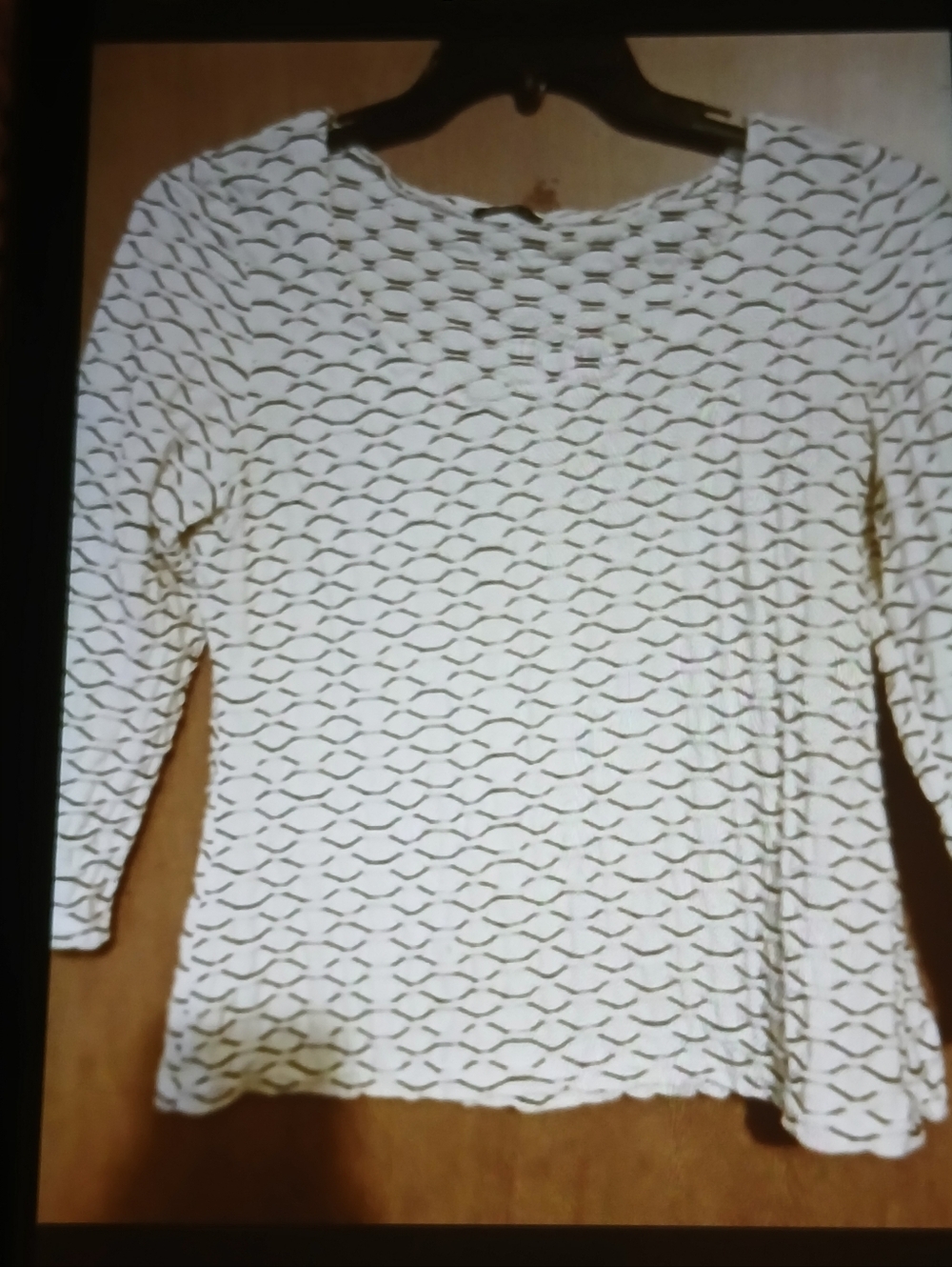Roma White Long-Sleeve Top Black Wave Pattern
